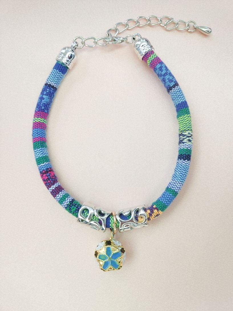 Obroża w niebieskie paseczki z dzwoneczkiem